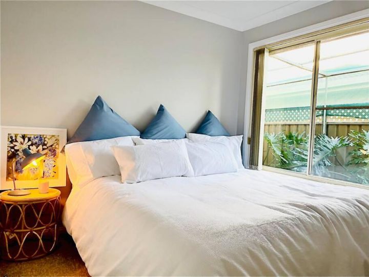 KING BEDS, Family & Pet Friendly, StayDubbo Guest house, Dubbo - imaginea 7