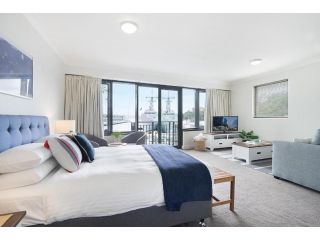 King size studio with water view, walk to the city Apartment, Sydney - 2