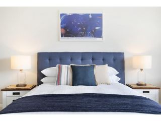 King size studio with water view, walk to the city Apartment, Sydney - 3