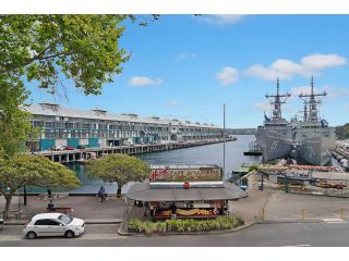 King size studio with water view, walk to the city Apartment, Sydney - 5
