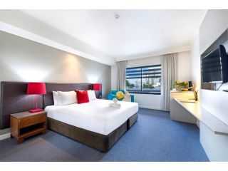 King Studio Harbourfront Haven with Tropical Pool Apartment, Darwin - 1