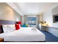 King Studio Harbourfront Haven with Tropical Pool Apartment, Darwin - thumb 2