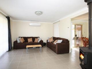 Kingfisher - Pet-Friendly - 10 Mins to Hyams Beach Guest house, Sanctuary Point - 4