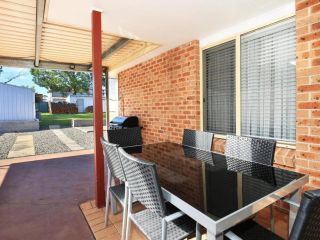 Kingfisher - Pet-Friendly - 10 Mins to Hyams Beach Guest house, Sanctuary Point - 1