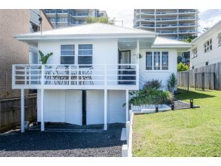King's Beach Coastal Getaway - Walk to Kings Beach and Happy Valley - Pet Friendly Guest house, Caloundra - 5