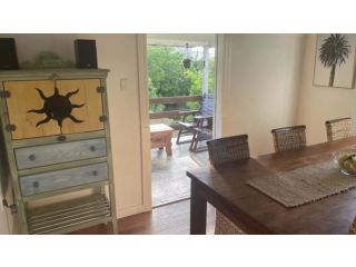 Kings Beach Cottage, 3 Min Walk To The Sand Guest house, Caloundra - 5