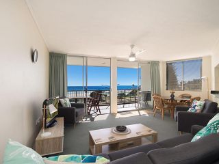 Kingston Court unit 11 - Beachfront unit easy walk to clubs, cafes and restaurants Apartment, Gold Coast - 3