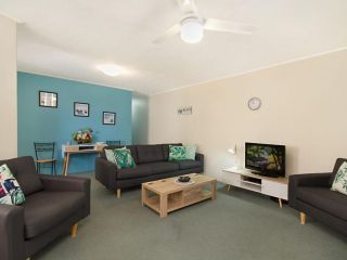 Kingston Court unit 11 - Beachfront unit easy walk to clubs, cafes and restaurants Apartment, Gold Coast - 5