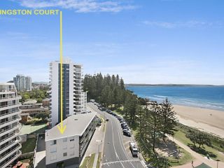 Kingston Court unit 11 - Beachfront unit easy walk to clubs, cafes and restaurants Apartment, Gold Coast - 1