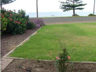 Kirazz Holiday Homes Guest house, Kingscote - 1