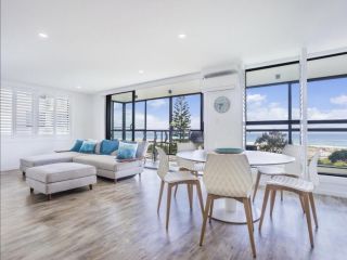 Kirra Waves Apartment, Gold Coast - 2