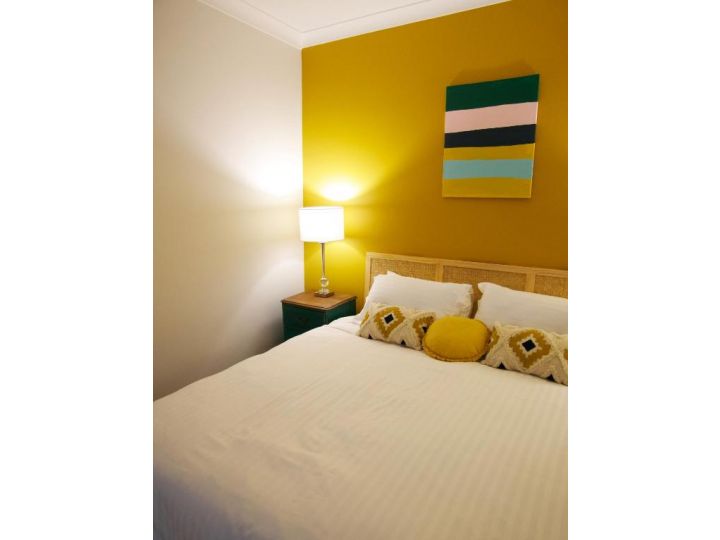 Koala Place - 3 bedroom-kitchen-laundry furnished house with mod-cons Villa, Narrandera - imaginea 4