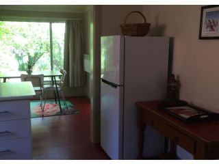 Kookaburra Cottage Guest house, Castlemaine - 3