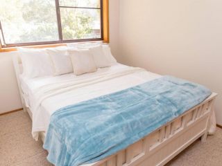 Kookas Nest - waterfront home, tranquil setting Guest house, Dunbogan - 4