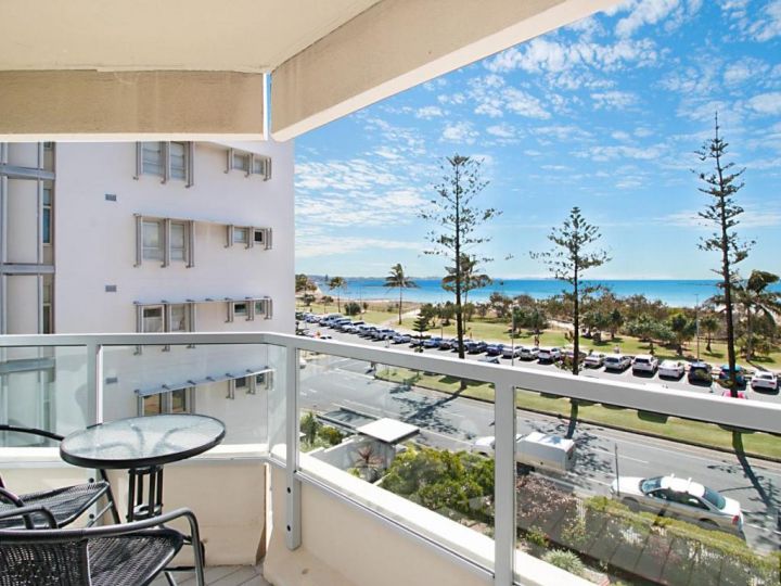 Kooringal Unit 9 - Great location opposite Greenmount Beach Coolangatta Apartment, Gold Coast - imaginea 2