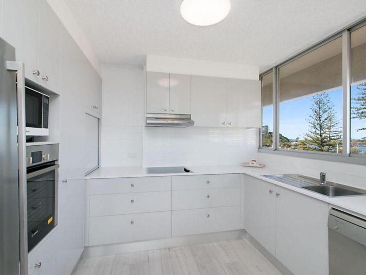 Kooringal Unit 9 - Great location opposite Greenmount Beach Coolangatta Apartment, Gold Coast - imaginea 8