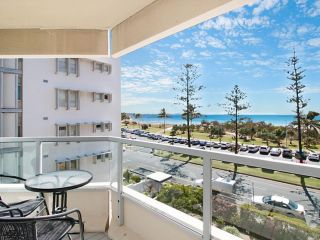 Kooringal Unit 9 - Great location opposite Greenmount Beach Coolangatta Apartment, Gold Coast - 2