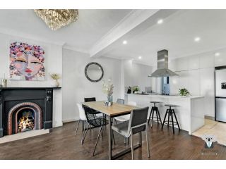 KOZUGURU Darlinghurst Freshly Modernized 3 Bed Terrace 1 Sofa bed NDA029 Villa, Sydney - 5