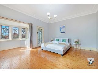 KOZYGURU Campsie Oldie-but-goodie look 4 Bed House NCA011 Guest house, Sydney - 1