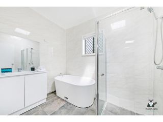KOZYGURU FAIRFIELD 3 BEDROOM COMFY HOUSE WITH FREE PARKING NFA011 Apartment, New South Wales - 5