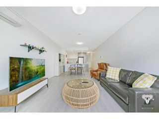 KOZYGURU MASCOT 2 BED APT FREE DOUBLE-PARKING NMA629 Apartment, Sydney - 2