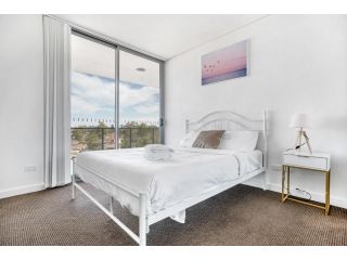 KOZYGURU Parramatta Lovely 2 BED APT Free Parking NPA006 Apartment, Sydney - 1