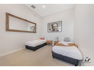 KOZYGURU / Redfern / Comprehensive Funky /5 Bed House Apartment, Sydney - 5