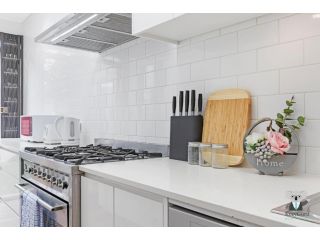 KOZYGURU Redfern Lovely 2 Bedroom Terrace 1x FREE Parking NRE005 Guest house, Sydney - 3