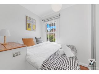 KOZYGURU Redfern Lovely 2 Bedroom Terrace 1x FREE Parking NRE005 Guest house, Sydney - 1