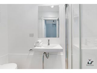 KOZYGURU Redfern Lovely 2 Bedroom Terrace 1x FREE Parking NRE005 Guest house, Sydney - 4