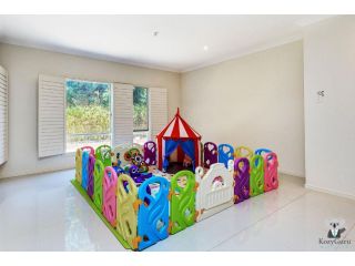 KOZYGURU ROCHEDALE SPACIOUS DREAM HOLIDAY HOUSE 4 BEDROOM 3 BATHROOM QRO009 Apartment, Queensland - 3