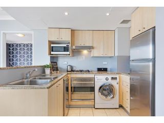 KOZYGURU Sydney CBD Lovely 2 Bedroom APT with Amazing City View NHA653 Apartment, Sydney - 1