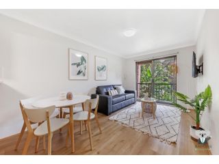 KOZYGURU Pyrmont Charming Split Level APT Free PARKING NPY313 Apartment, Sydney - 2