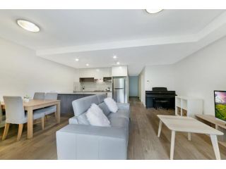 KOZYGURU WAITARA KOZY 2 BED APT WALK TO TRAIN STATION NWA008 Apartment, New South Wales - 1