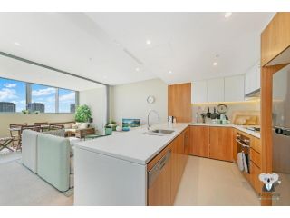 KOZYGURU WENTWORTH POINT WATER VIEW 1 BED APT + FREE PARKING NWP018 Apartment, Sydney - 5