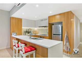 KOZYGURU WENTWORTH POINT WATER VIEW 1 BED APT + FREE PARKING NWP018 Apartment, Sydney - 3