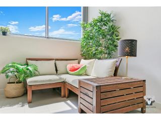 KOZYGURU WENTWORTH POINT WATER VIEW 1 BED APT + FREE PARKING NWP018 Apartment, Sydney - 1