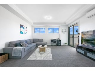 KOZYGURU WENTWORTHVILLE KOZY 2 BED 1 BATH APT STREET PARKING NWE049 Apartment, New South Wales - 2