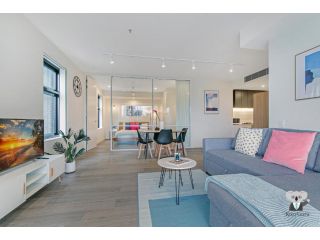 KOZYGURU WOLLI CREEK KOZY 1 BED APT SYDNEY AIRPORT & SYDNEY CBD NWC020 Apartment, Sydney - 2