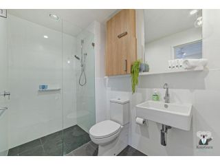 KOZYGURU WOLLI CREEK KOZY 1 BED APT SYDNEY AIRPORT & SYDNEY CBD NWC020 Apartment, Sydney - 4