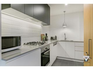 KOZYGURU WOLLI CREEK KOZY 1 BED APT SYDNEY AIRPORT & SYDNEY CBD NWC020 Apartment, Sydney - 3