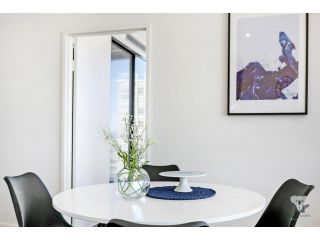 KOZYGURU ZETLAND HIGH LEVEL AMAZING VIEW KOZY 2BED APT + FREE PARKING NWA052 Apartment, Sydney - 4