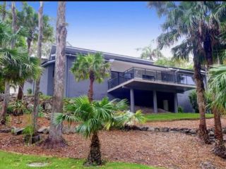 Lago at Lizzie Guest house, Elizabeth Beach - 2