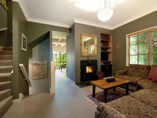 Lake Cottage Guest house, Daylesford - 1