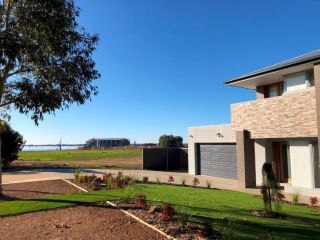 Lake Resort on Black Bull Guest house, Yarrawonga - 2