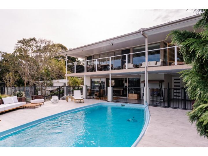 Lake View 5 Bedroom House with Private Pool. Guest house, New South Wales - imaginea 1