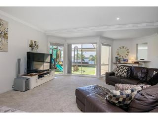 Lakehouse Family Oasis by Getastay Apartment, Gold Coast - 3