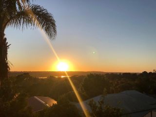 Lakeside Retreat Apartment, Perth - 5