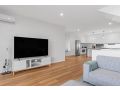 LAKEVIEW LUXURY / SPEERS POINT Guest house, Warners Bay - thumb 8