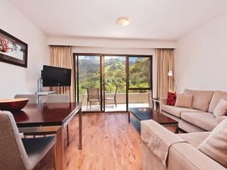 Lantern 1 Bedroom Balcony with car space and mountain view Apartment, Thredbo - 2
